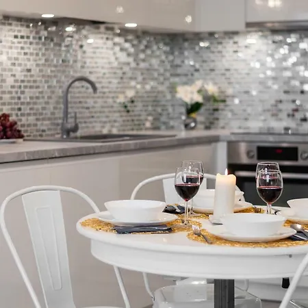 Golden By Renters Apartment *