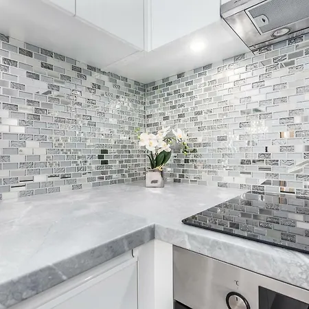 Golden By Renters * Warschau