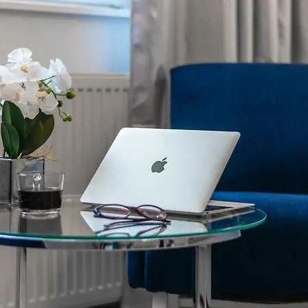 Golden By Renters * Warschau