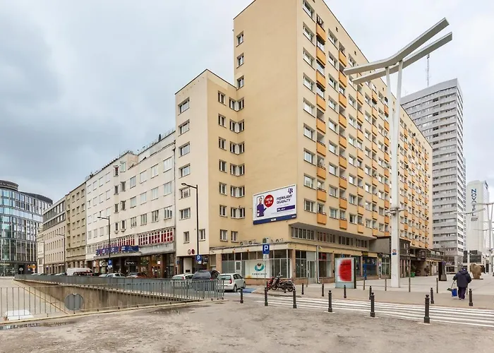 Golden By Renters Apartment