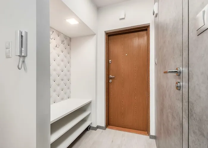 Golden By Renters Apartment