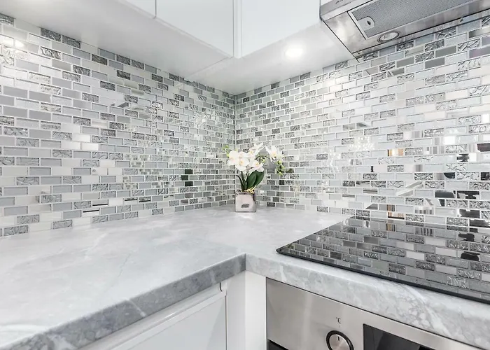 Golden By Renters * Warsaw