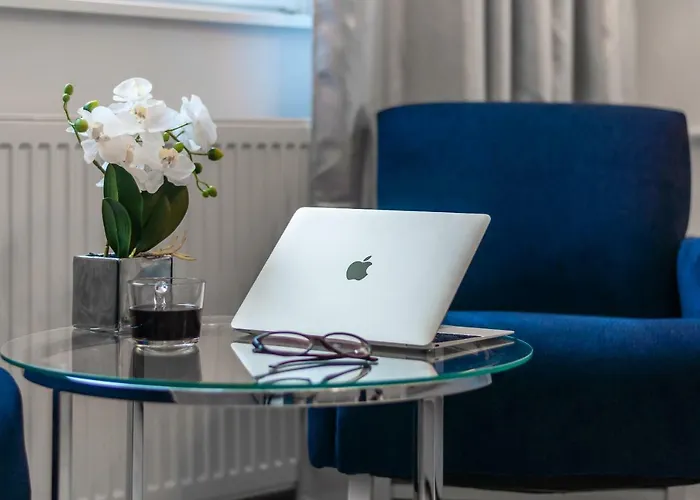 Golden By Renters * Warsaw