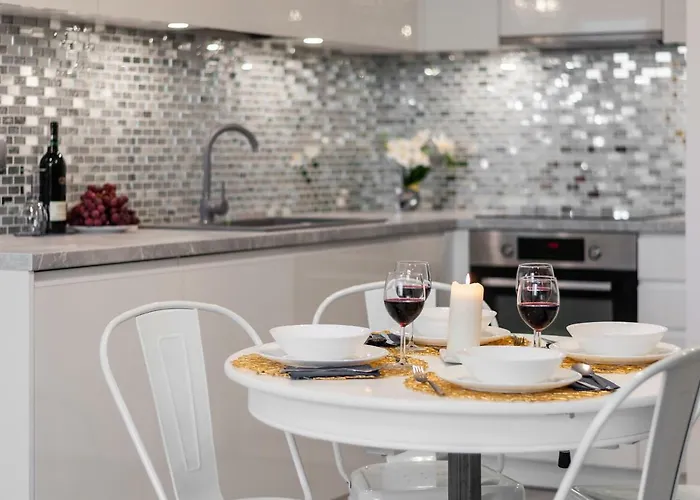 Golden By Renters Apartment *