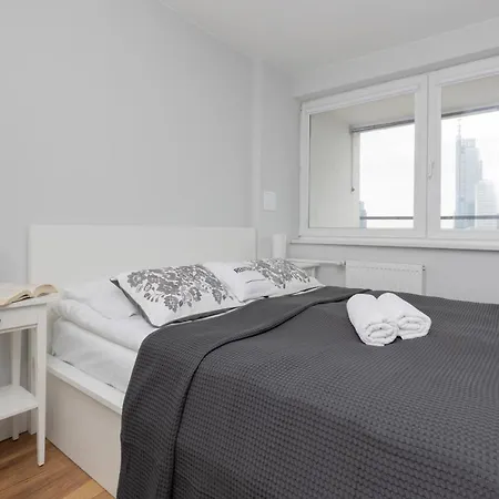 Golden By Renters Varşova