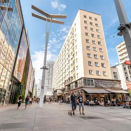 Golden By Renters Varşova